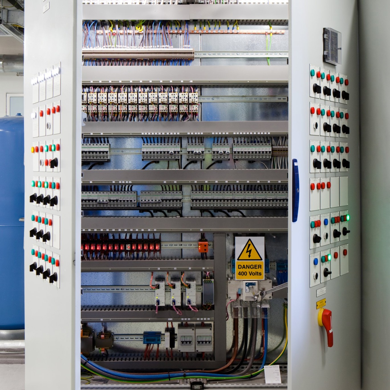 Switch cabinets and electrical systems