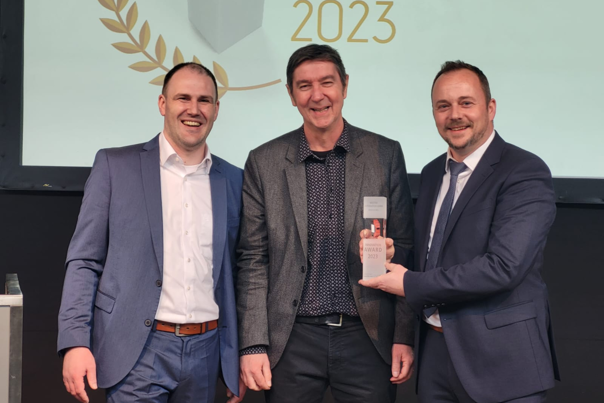 Alexander Schneider &amp; Michael Oleynik at the presentation of the Innovation Award 2023 for the AMFE multialert® mini